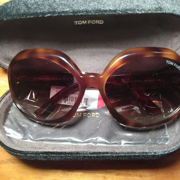 Tom Ford FT1011 6252B NWT Tom Ford Sunglasses Georgia 02 FT1011 52B Dark Havana  main image 2